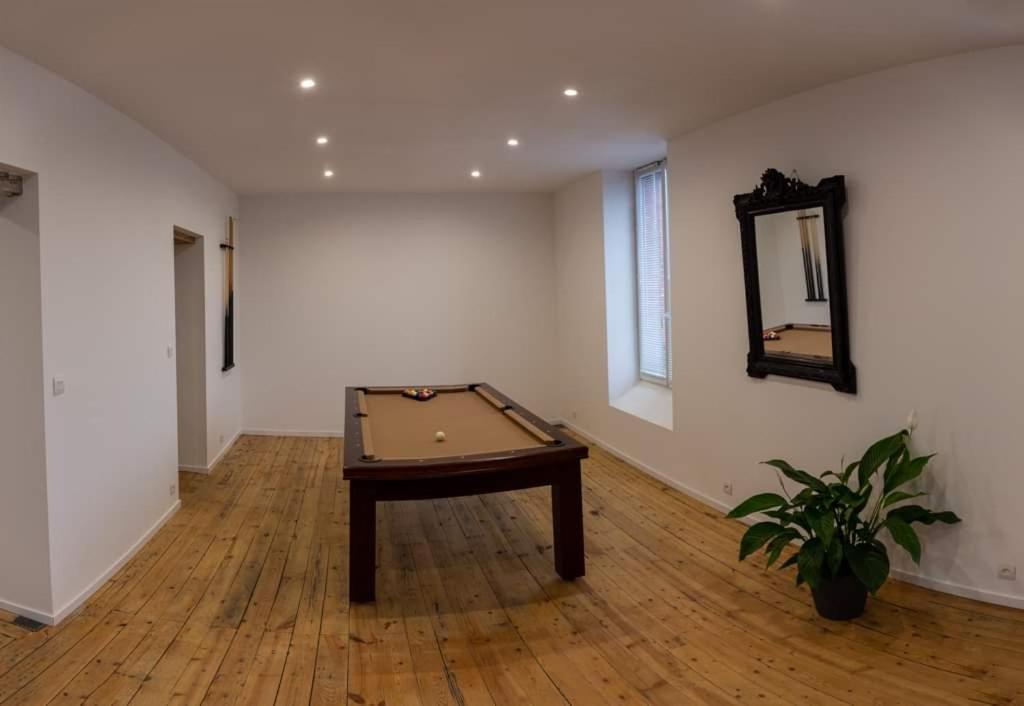 Cyris - Chambres Duplex Climatisees - Spa & Piscine Centre Ville Saint-Germain-des-Fosses エクステリア 写真